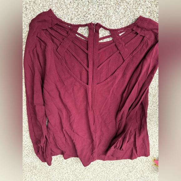 Elegant Burgundy Long Sleeve Blouse - Picture 3 of 4